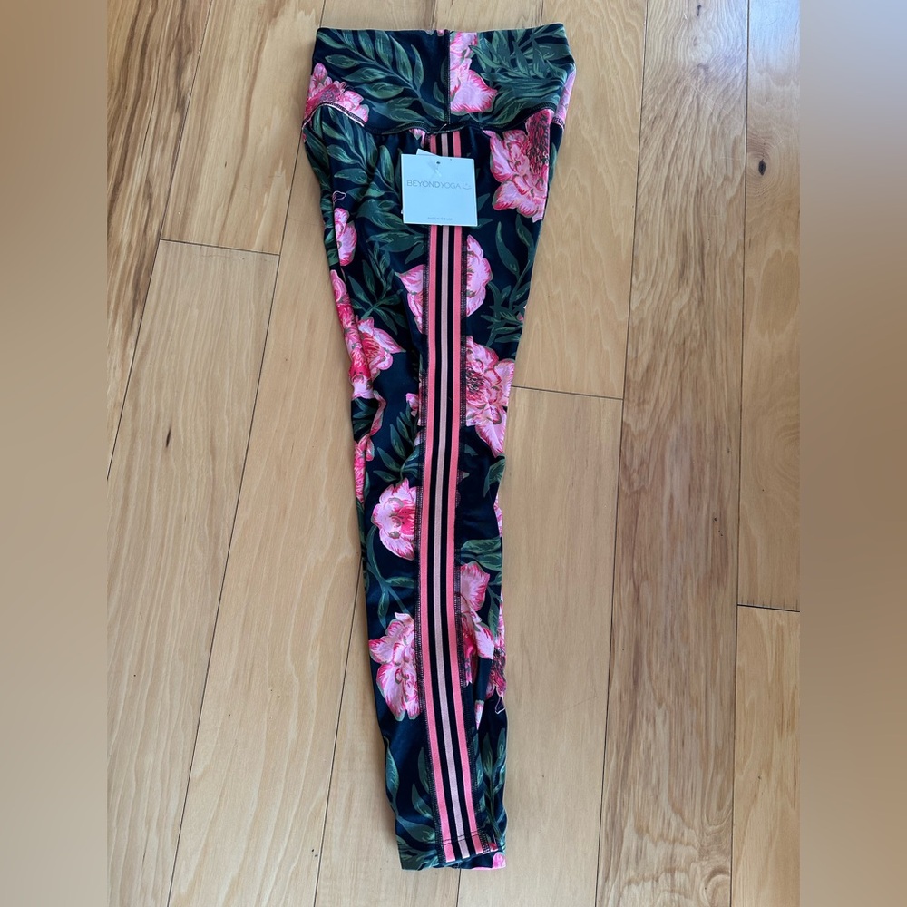 Beyond Yoga Floral High Waist Leggings size XS NWT